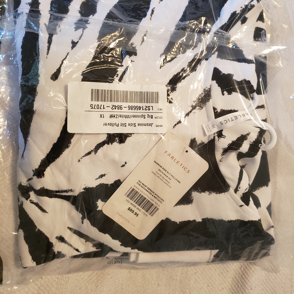 ●SOLD●Fabletics Jasmine Side Slit Pullover 1X - Picture 12 of 16